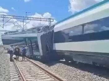 Tren Maya derailment in Izamal Yucatan video shows authorities respond