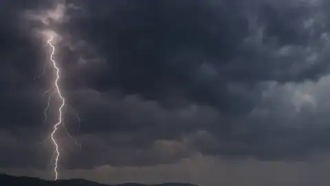أمطار رعدية في لبنان وسيول محتملة اليوم في هذه المناطق