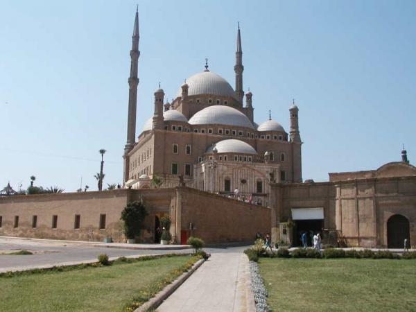 الكل تم تعويضه.. الحكومة: إزالة عقارات سكنية وتجارية فى محيط كوبرى السيدة عائشة بهدف تطوير المنطقة