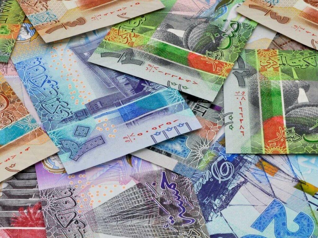 سعر الدينار الكويتي اليوم الخميس 15-5-2025 أمام الجنيه في ختام التعاملات بعدد من البنوك