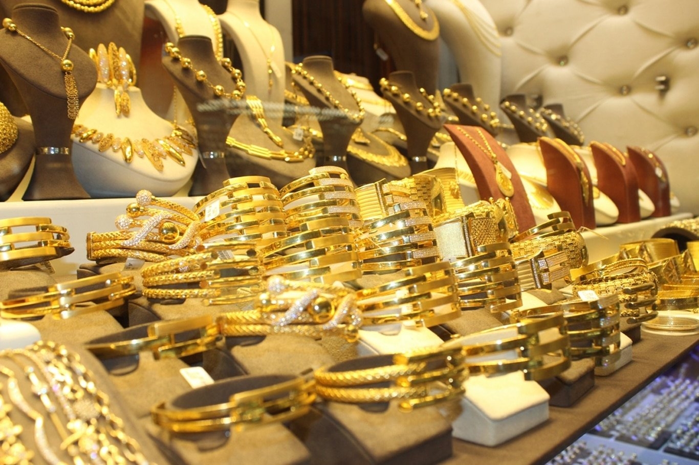 أسعار الذهب في مصر تتراجع.. عيار 21 يخسر 20 جنيهًا بسوق الصاغة
