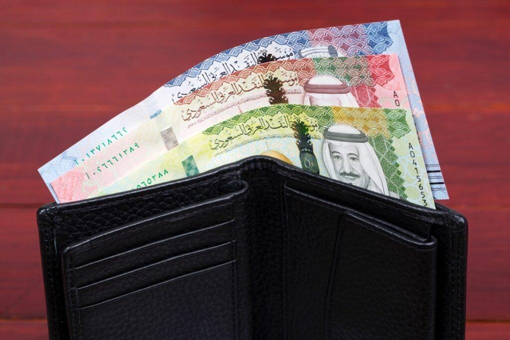 سعر الريال السعودى ينخفض اليوم الاثنين 19-5-2025 مقابل الجنيه
