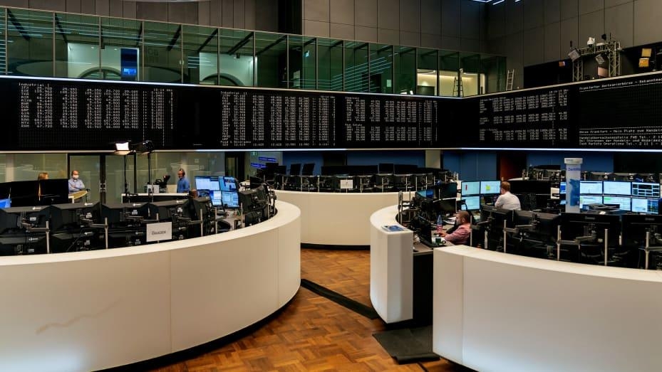 الأسواق الأوروبية تغلق الاثنين مرتفعة وسط تجاهل التعريفات الجمركية