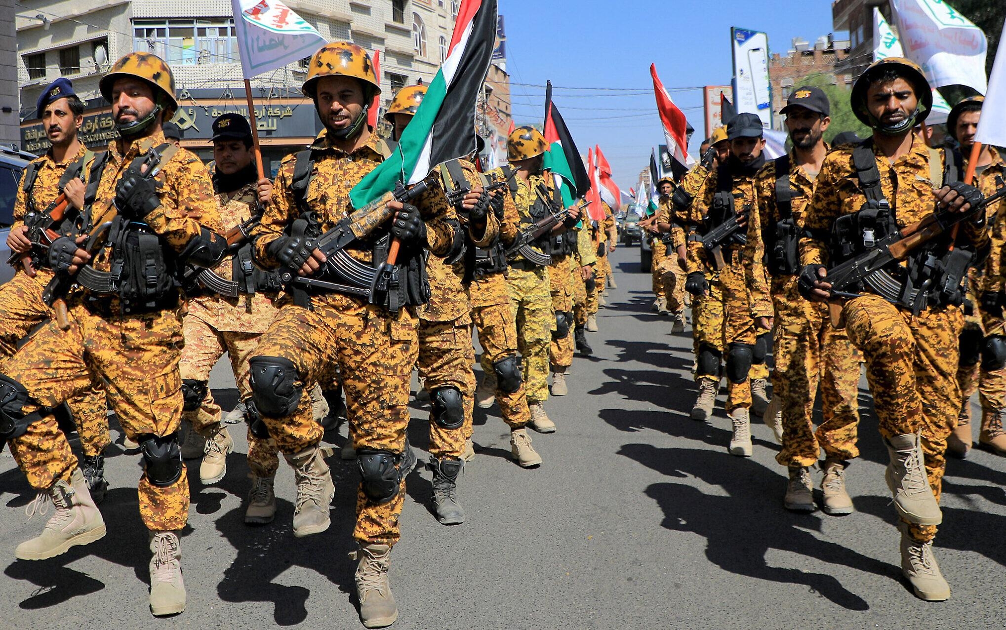 الحوثيون: سنستهدف السفن الأمريكية إذا شاركت واشنطن فى ضرب إيران