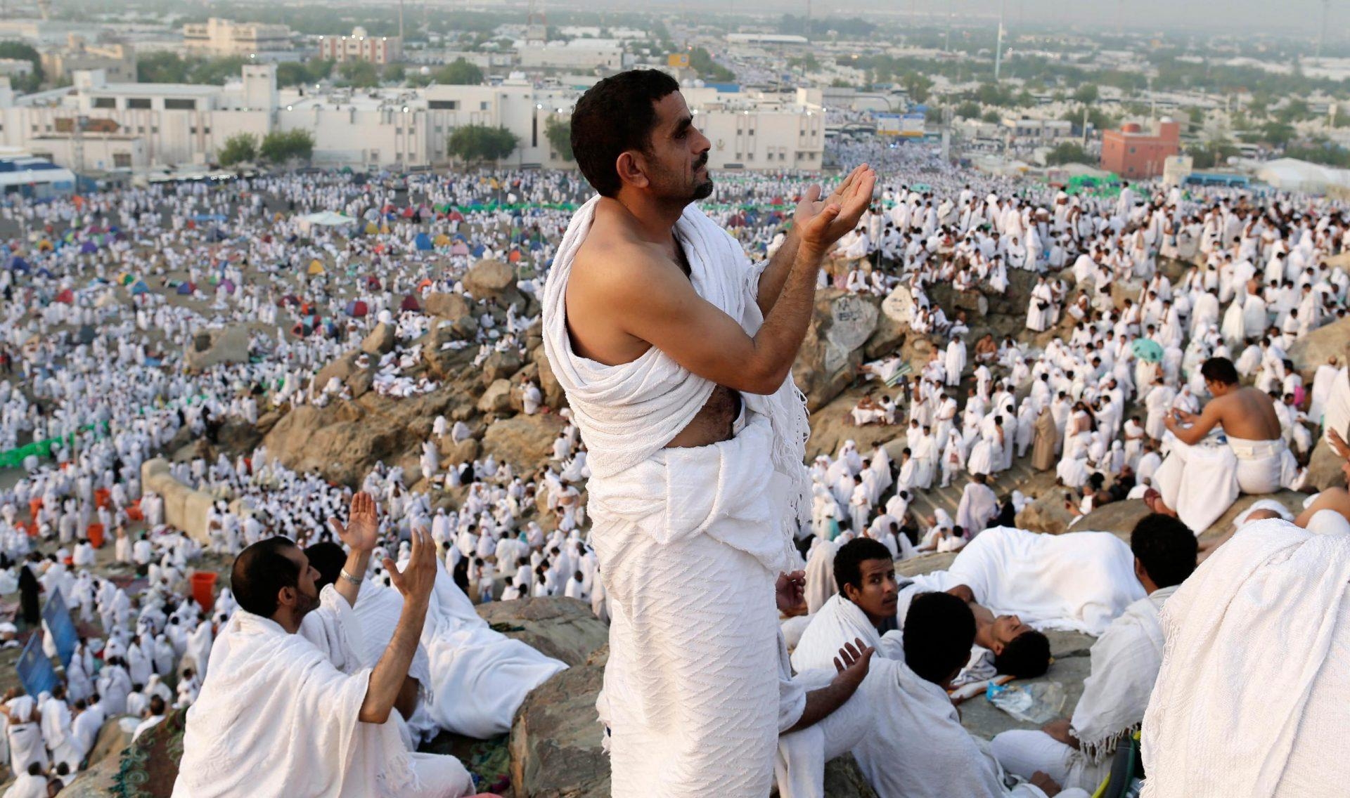 «مصر للطيران» تطلق 19 رحلة حج اليوم وجهود مكثفة من «السياحة» لتقديم كافة التسهيلات