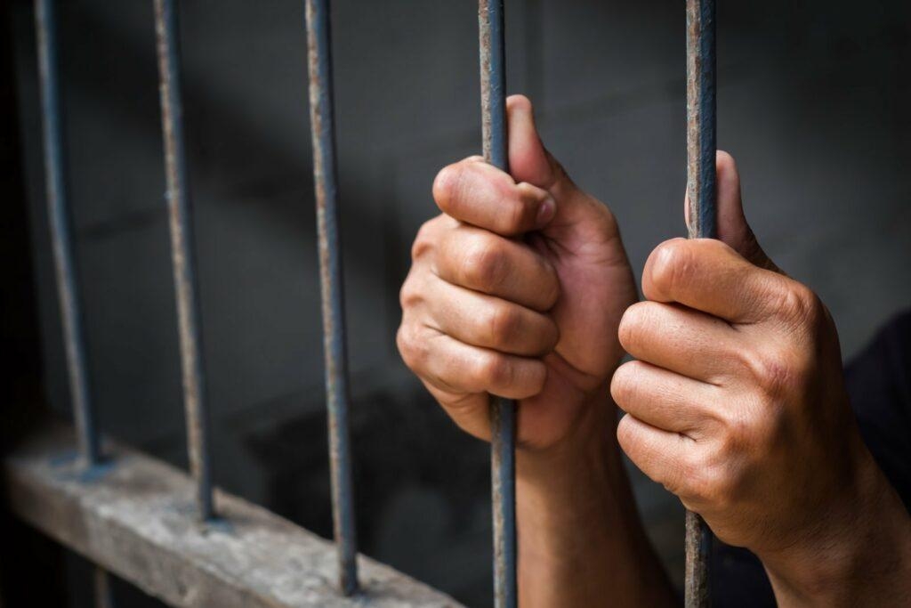 الأمن يحقق في الاعتداء على شخص ومنعه من دخول مسكنه بالقليوبية