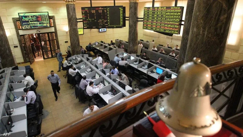 البورصة المصرية تتراجع تحت وطأة القوى البيعية على الأسهم القيادية