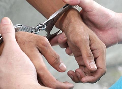 القبض على المتهم بسرقة هاتف محمول من شاب داخل نادي بالإسكندرية