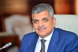 الفريق أسامة ربيع: مشروعات التوسعة بقناة السويس ساعدت على عبور عدد من السفن لأول مرة