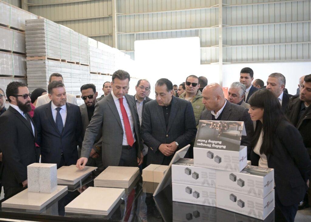 باستثمارات 100 مليون دولار بالسخنة.. رئيس الوزراء يفتتح توسعات مصنع «سي بورد» لتصنيع مواد البناء
