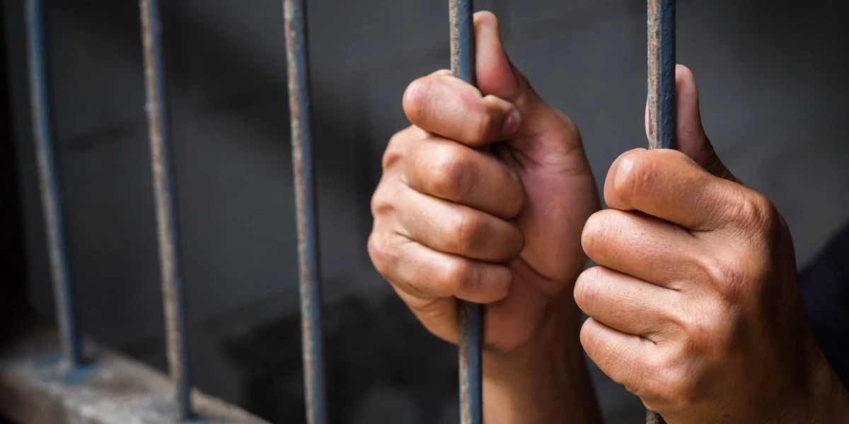 «أحدث لها شرخًا بالجمجمة».. ضبط المتهم بالاعتداء على سيدة في الشرقية