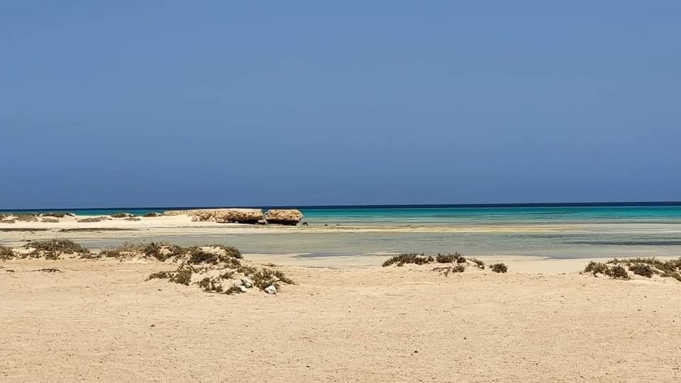 مطالب بتطوير منطقة شاطئ حنكوراب وفقًا لمعايير الاستدامة البيئية