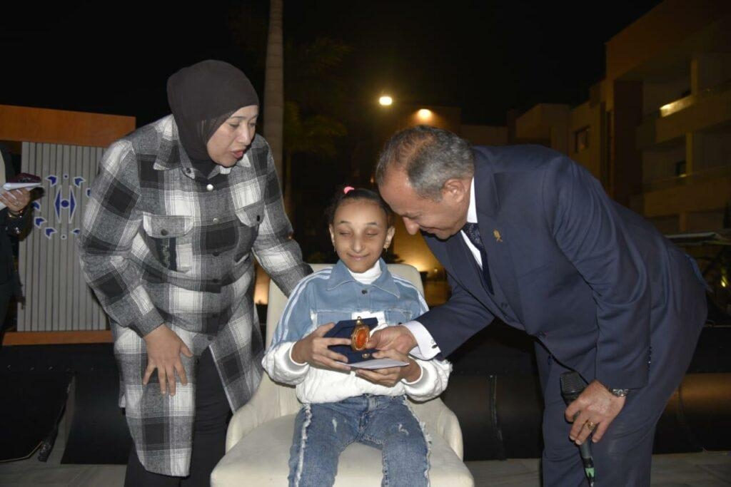 محافظ بورسعيد يكرم أصحاب الإنجازات خلال إفطار رمضان
