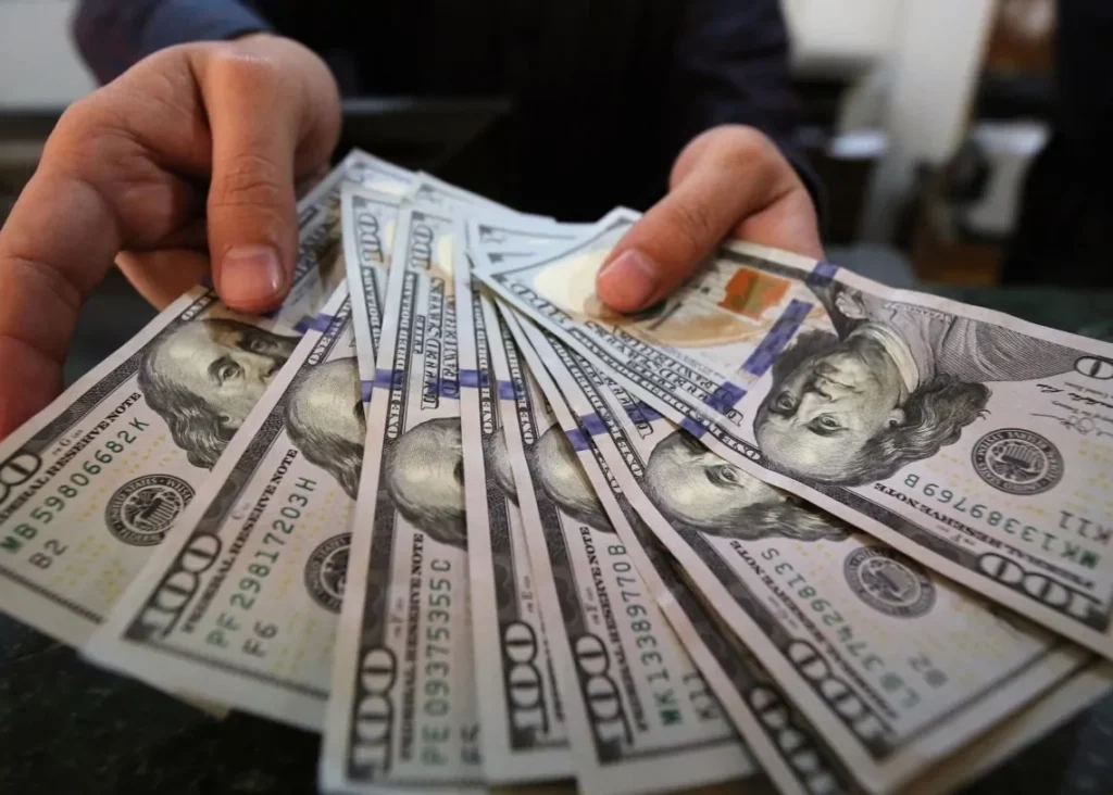 خبير اقتصادي: الطروحات الحكومية تمثل رئة تنفس لأسواق المال