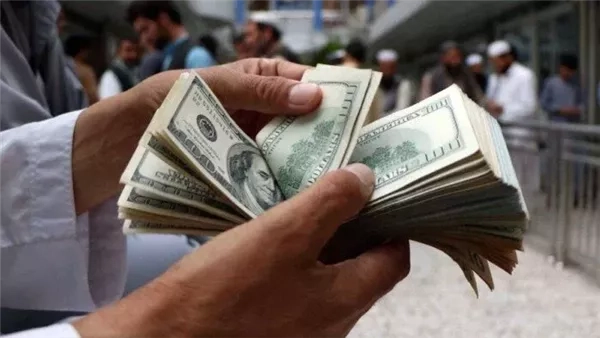 سعر الدولار يتراجع إلى 51.41 جنيه للبيع في منتصف التعاملات