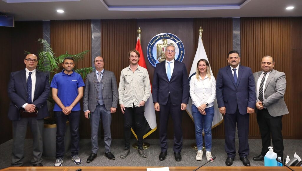 وزير البترول يبحث مع باريك جولد العالمية التعاون فى مشروعات التنقيب عن الذهب بمصر