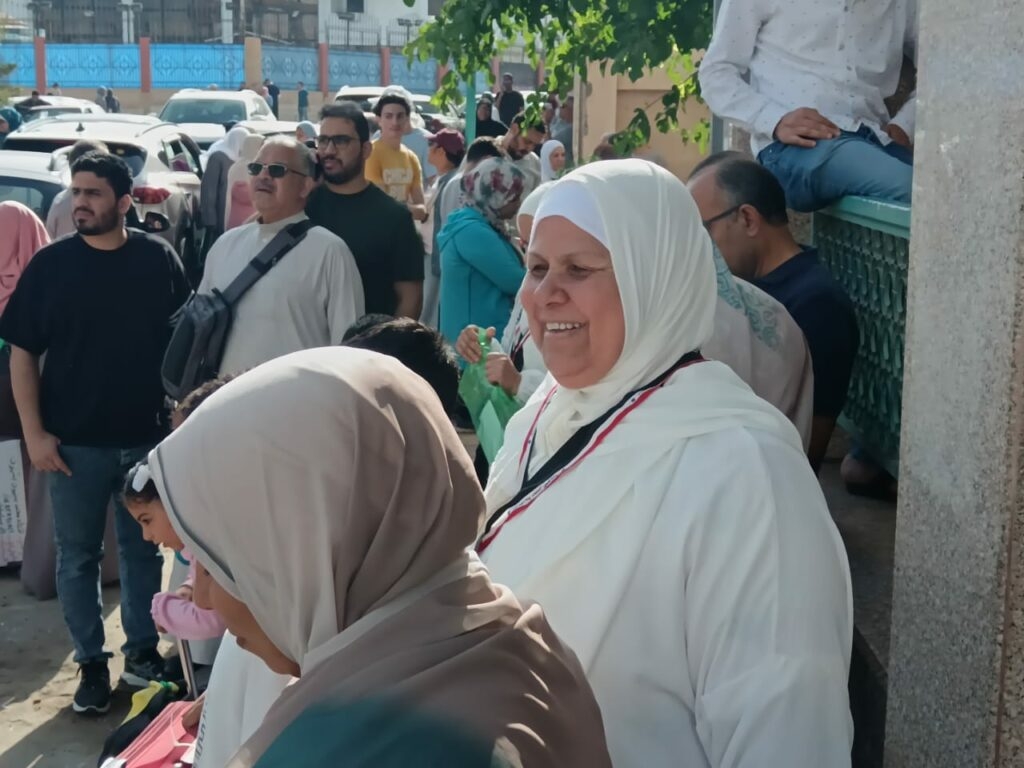 محافظ الإسماعيلية يتابع انطلاق فوج حجاج الجمعيات الأهلية إلى الأراضي المقدسة