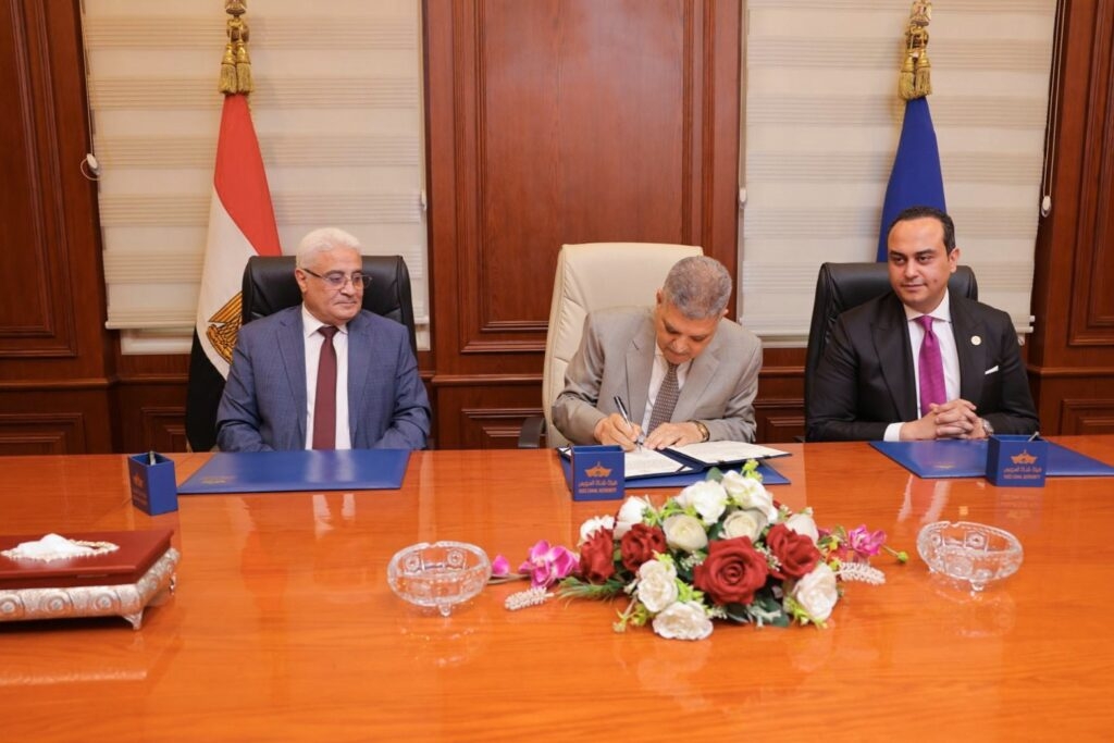 ربيع يوقّع مذكرة عمل مع هيئتي الرعاية الصحية والقومية للتأمين الاجتماعي لتنظيم الفحص الطبي للعاملين بقناة السويس