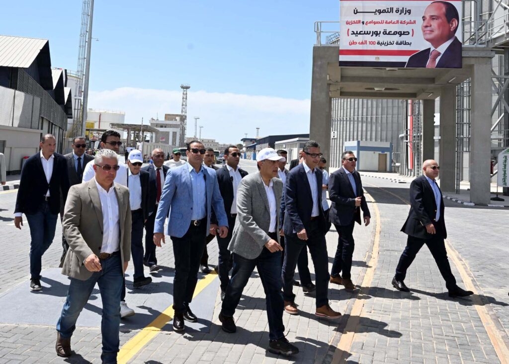 بطاقة تخزينية 100 ألف طن.. مدبولي يشهد افتتاح محطة الصب الجاف «أقماح» بميناء غرب بورسعيد