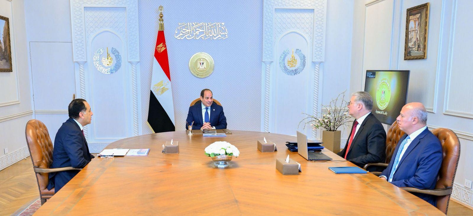 الرئيس السيسي يشدد على ضرورة محاسبة المتسببين في مشكلة البنزين الأخيرة واتخاذ التدابير لعدم تكرارها