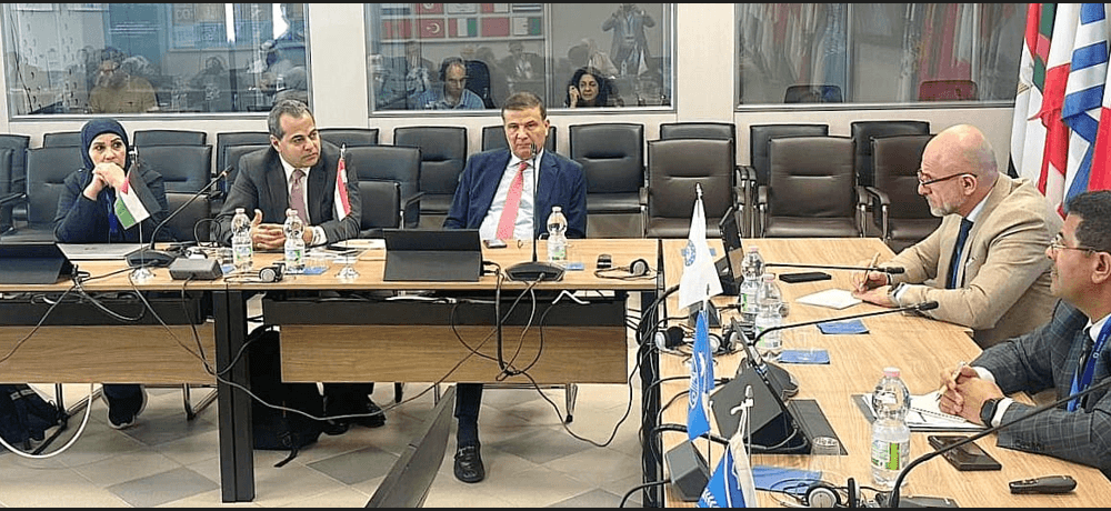وزير الزراعة يبحث مع مدير معهد سيام باري في إيطاليا تعزيز التعاون في مجال البحث العلمي الزراعي