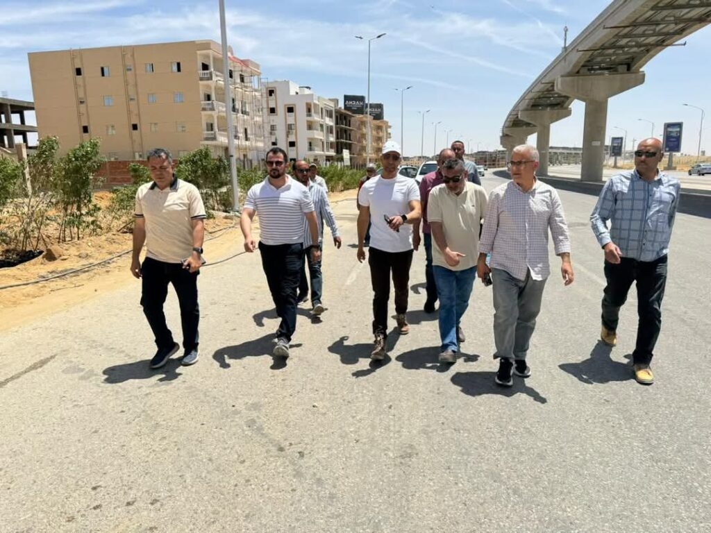 رئيس جهاز مدينة القاهرة الجديدة يتفقد أعمال تطوير الطرق والمحاور