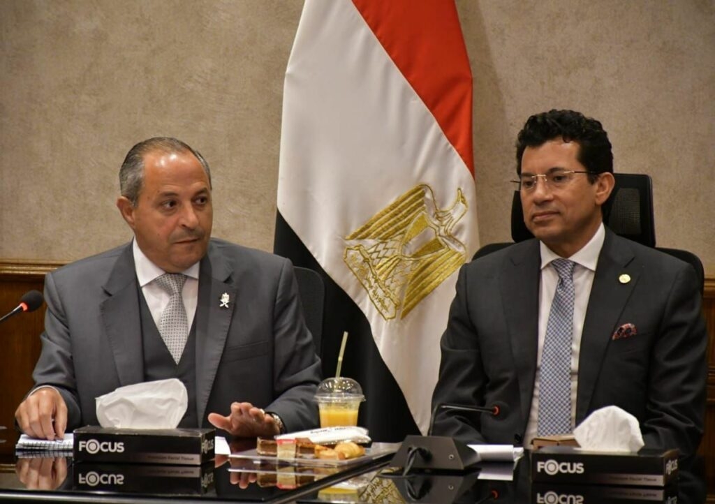 وزير الرياضة يعيد تشكيل منطقة القناه لألعاب القوى