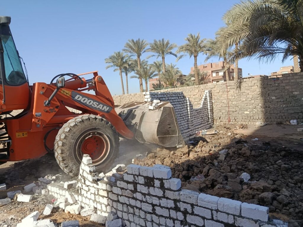 إزالة 21 تعديًا علي الأراضي الزراعية وأملاك الدولة بالجيزة