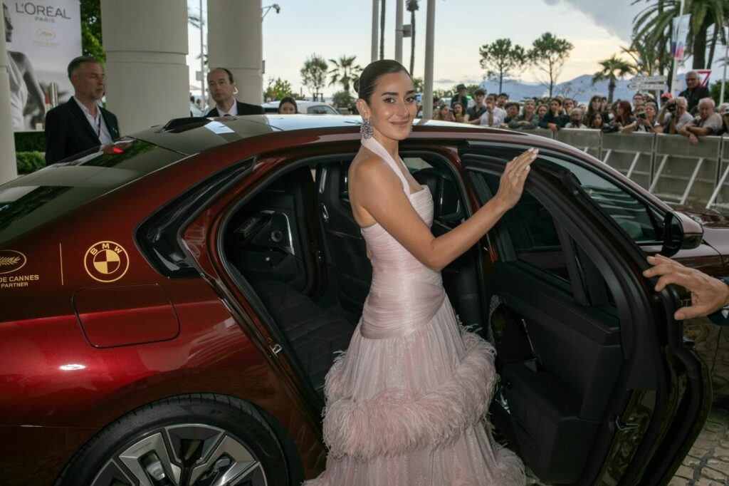 أمينة خليل سفيرةً لعلامة «BMW مصر» في مهرجان «كان السينمائي الدولي»