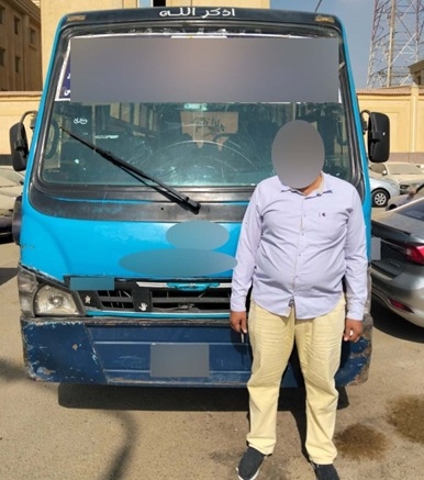 ضبط سائق أتوبيس لسيره عكس الاتجاه في القاهرة (فيديو)