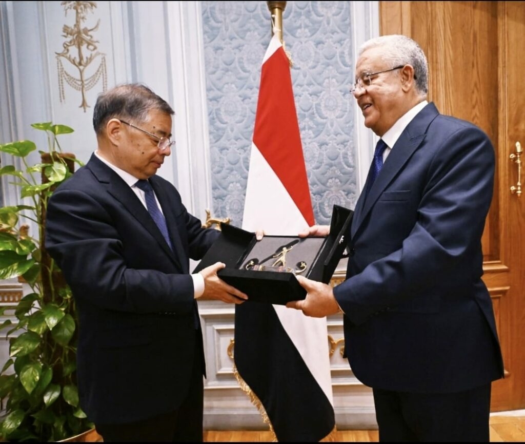 رئيس النواب يبحث مع عضو المكتب السياسي للحزب الشيوعي الصيني تعزيز التعاون البرلماني