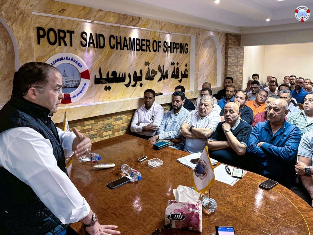 «ملاحة بورسعيد» تناقش مع مقاولي الأشغال البحرية سلبيات منظومة جمع مخلفات السفن