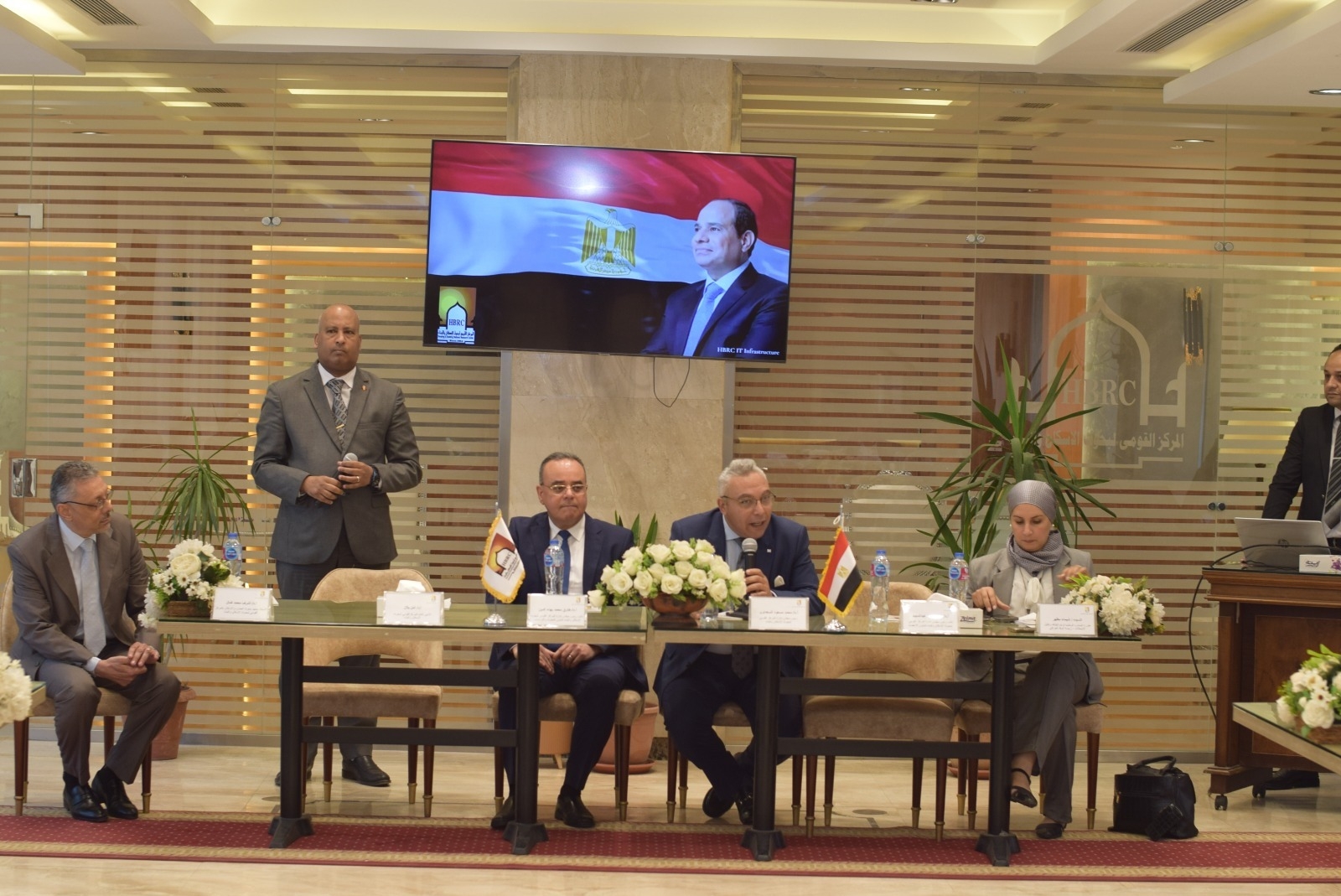 رئيس بحوث الإسكان والبناء يستقبل وفدا عراقيا فى مجالات العمارة الخضراء