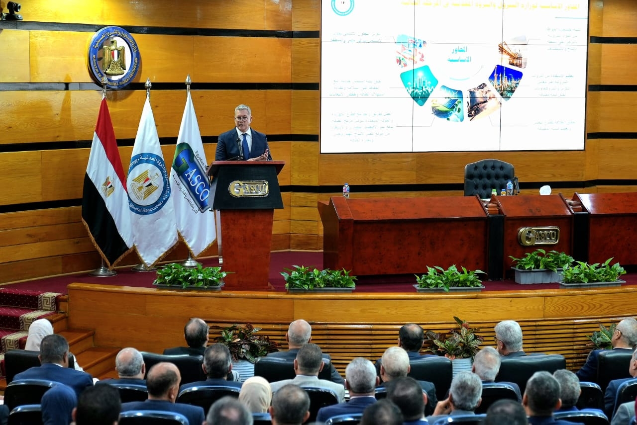 وزير البترول يلتقي رؤساء الشركات لعرض إستراتيجية القطاع والاطلاع  على مقترحاتهم للتطوير
