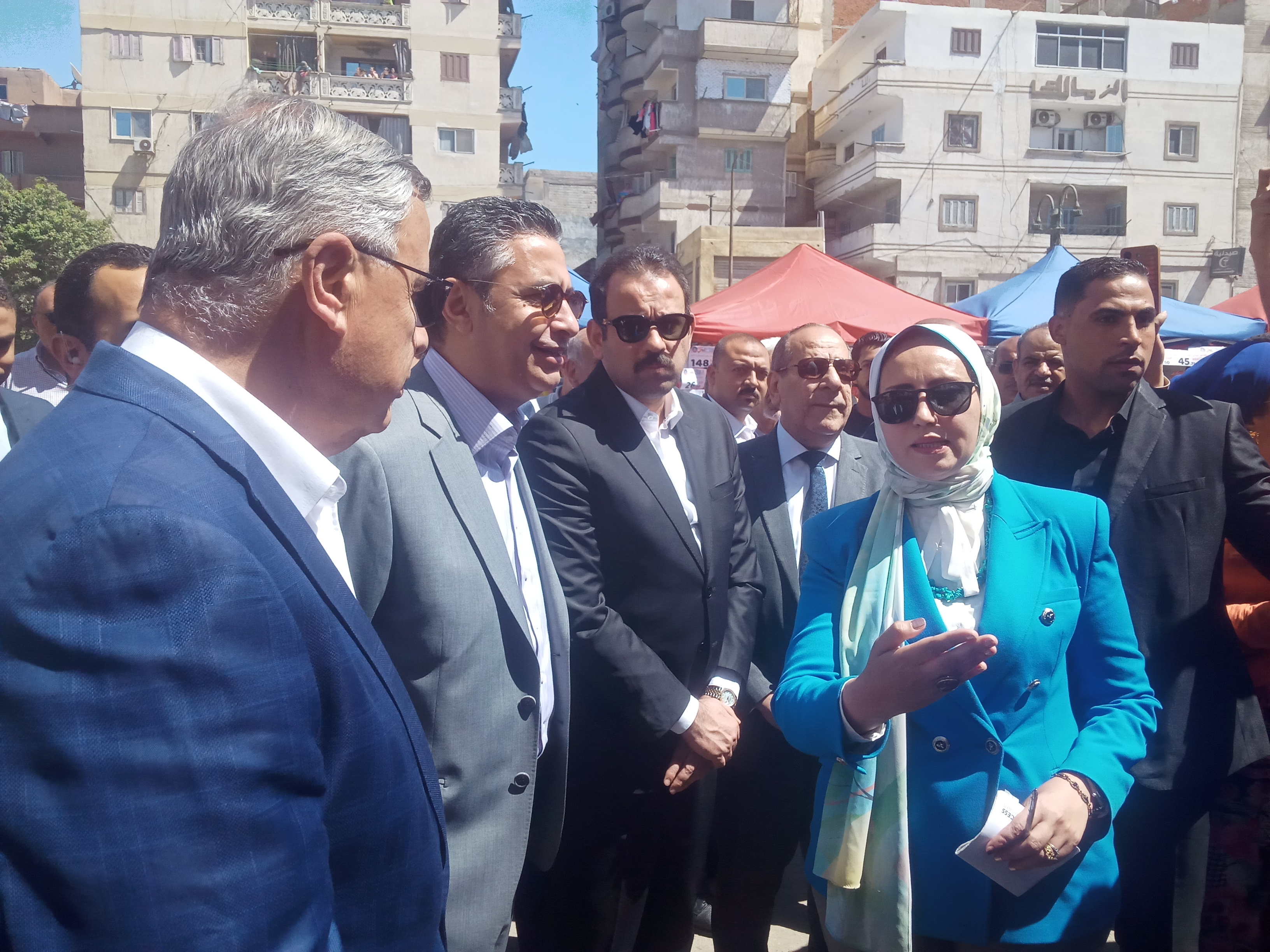 وزير التموين ورئيس جهاز مستقبل مصر يتفقدان سوق اليوم الواحد بالعجمي في الإسكندرية