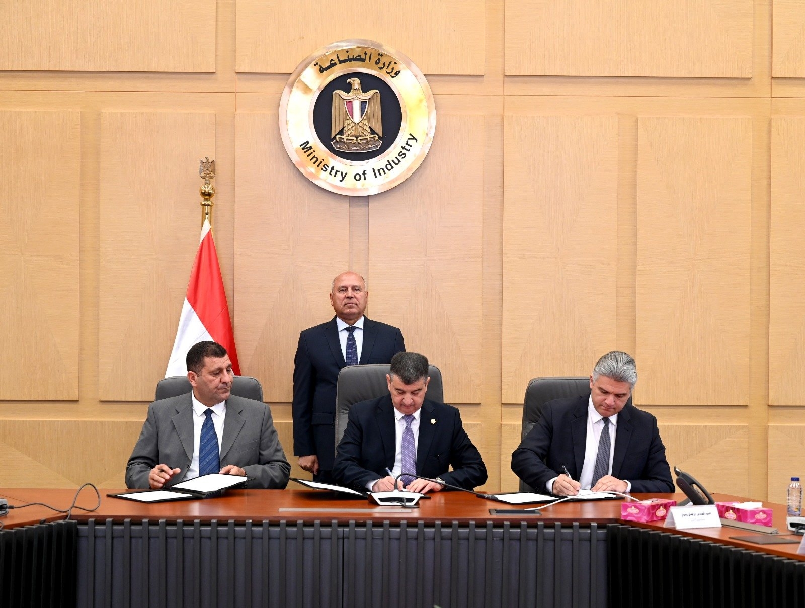 يقلل زمن الرحلة إلى 35 دقيقة.. وزير النقل يشهد توقيع عقد تنفيذ أعمال مشروع إعادة تأهيل ترام الرمل