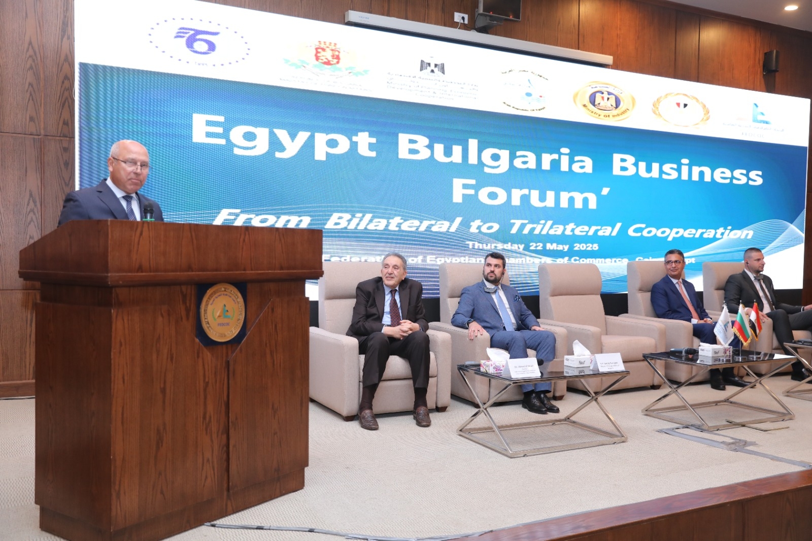 كامل الوزير يستعرض خطط تحويل مصر إلى مركز إقليمي في الصناعة والنقل