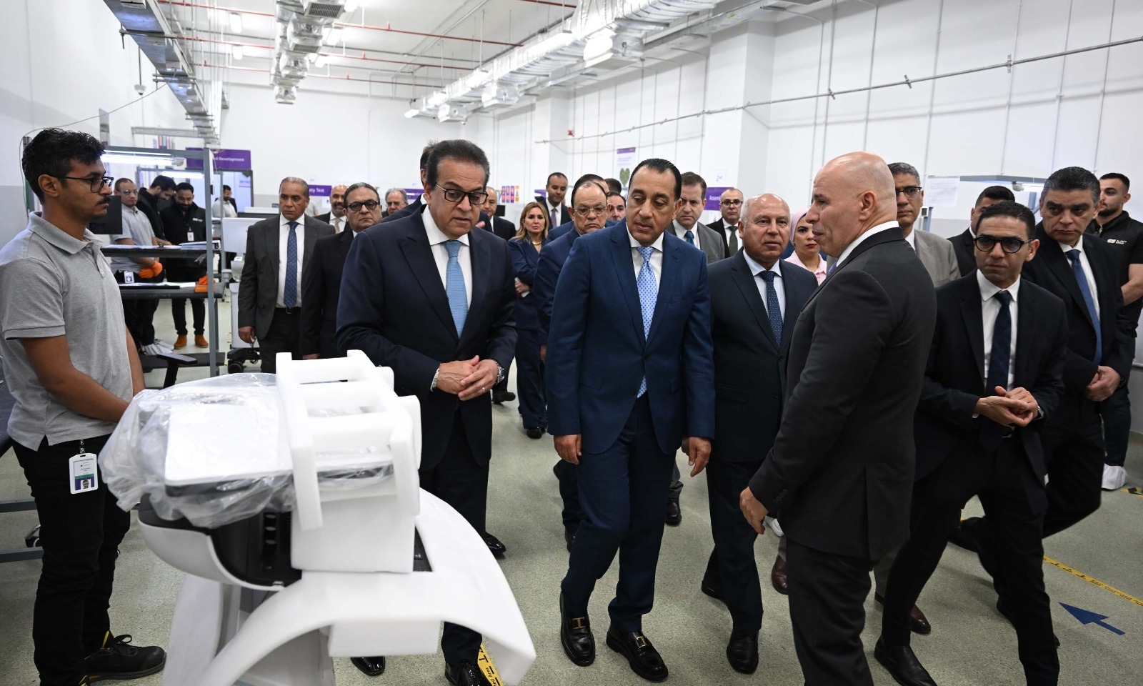 رئيس الوزراء يتفقد أول مصنع في مصر والشرق الأوسط لإنتاج أجهزة السونار والرنين المغناطيسي بأكتوبر