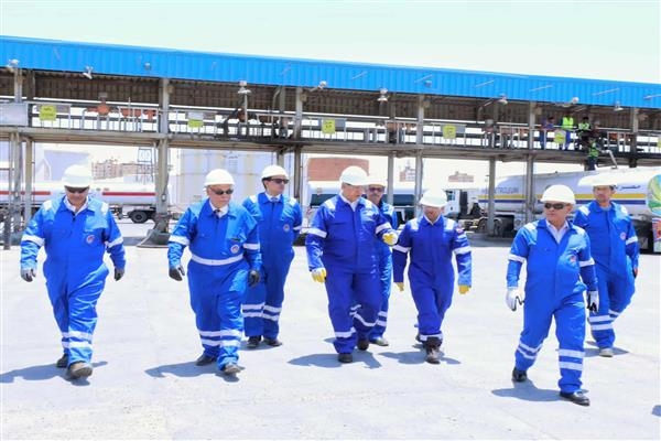 وزير البترول يتابع منظومة شحن وتداول الوقود فى السويس