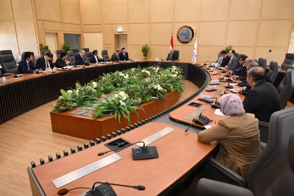 وزير الصناعة والرئيس التنفيذي لـ«ميتسوبيشي ماشينيري» اليابانية يبحثان التعاون في مجال مترو الأنفاق