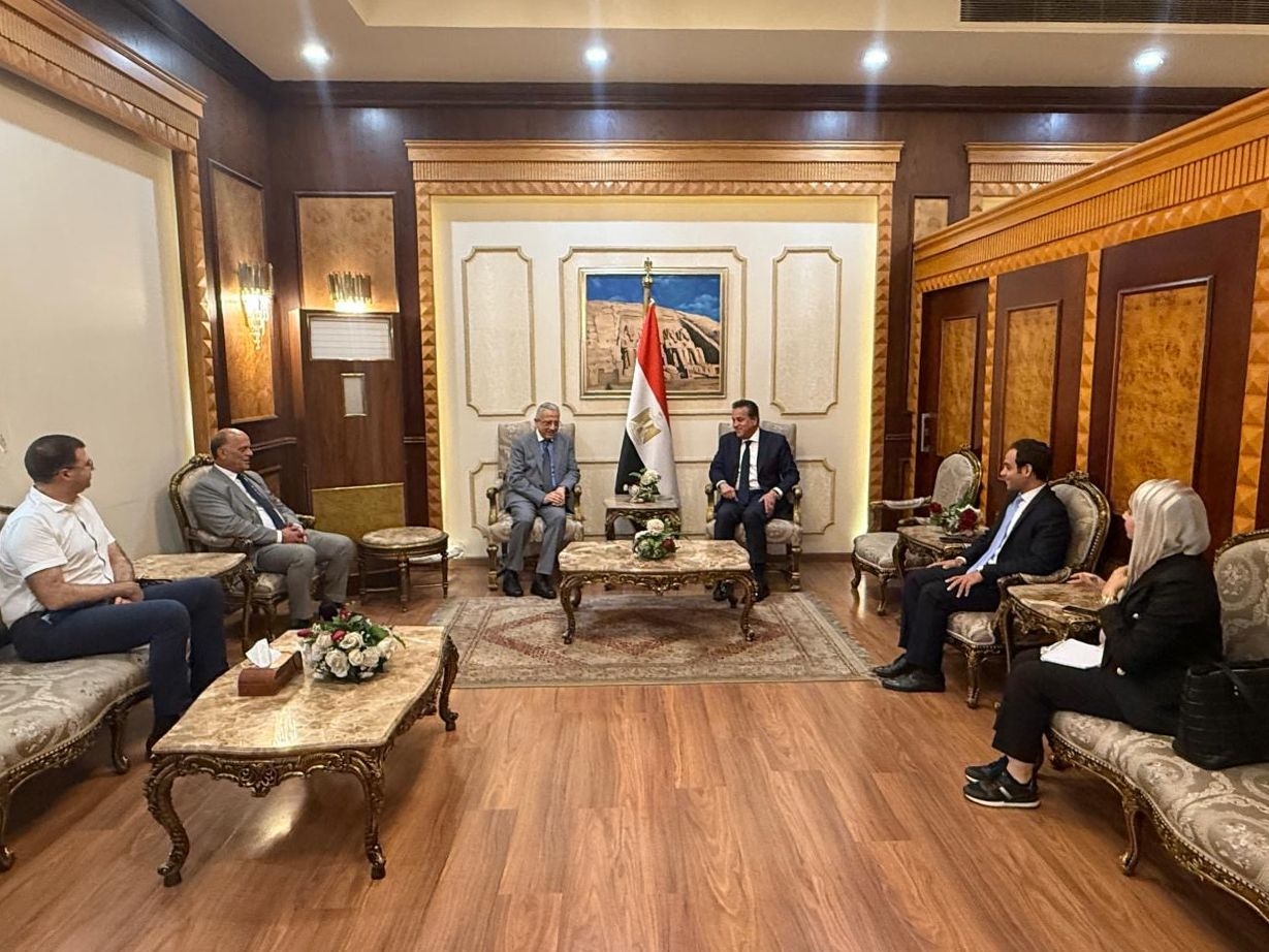 وزير الصحة يناقش مع نظيره التونسي سبل تعزيز التعاون وتبادل الخبرات