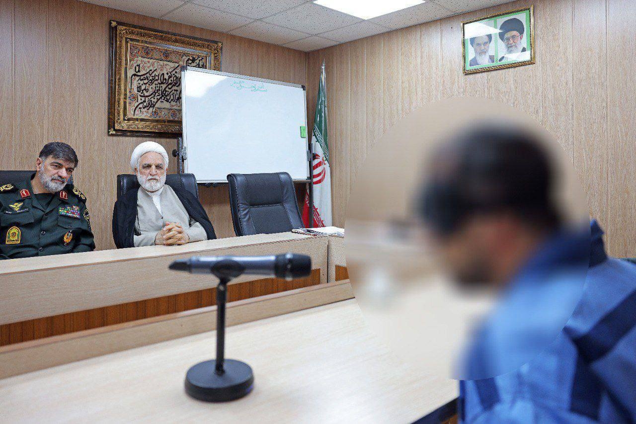 وكالة تسنيم: رئيس السلطة القضائية يزور أهم معتقلي المتعاونين مع إسرائيل (صور)