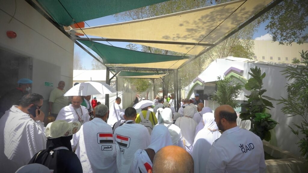 رئيس بعثة الحج المصرية: نجاح خطة تصعيد حجاج القرعة إلى عرفات (صور)