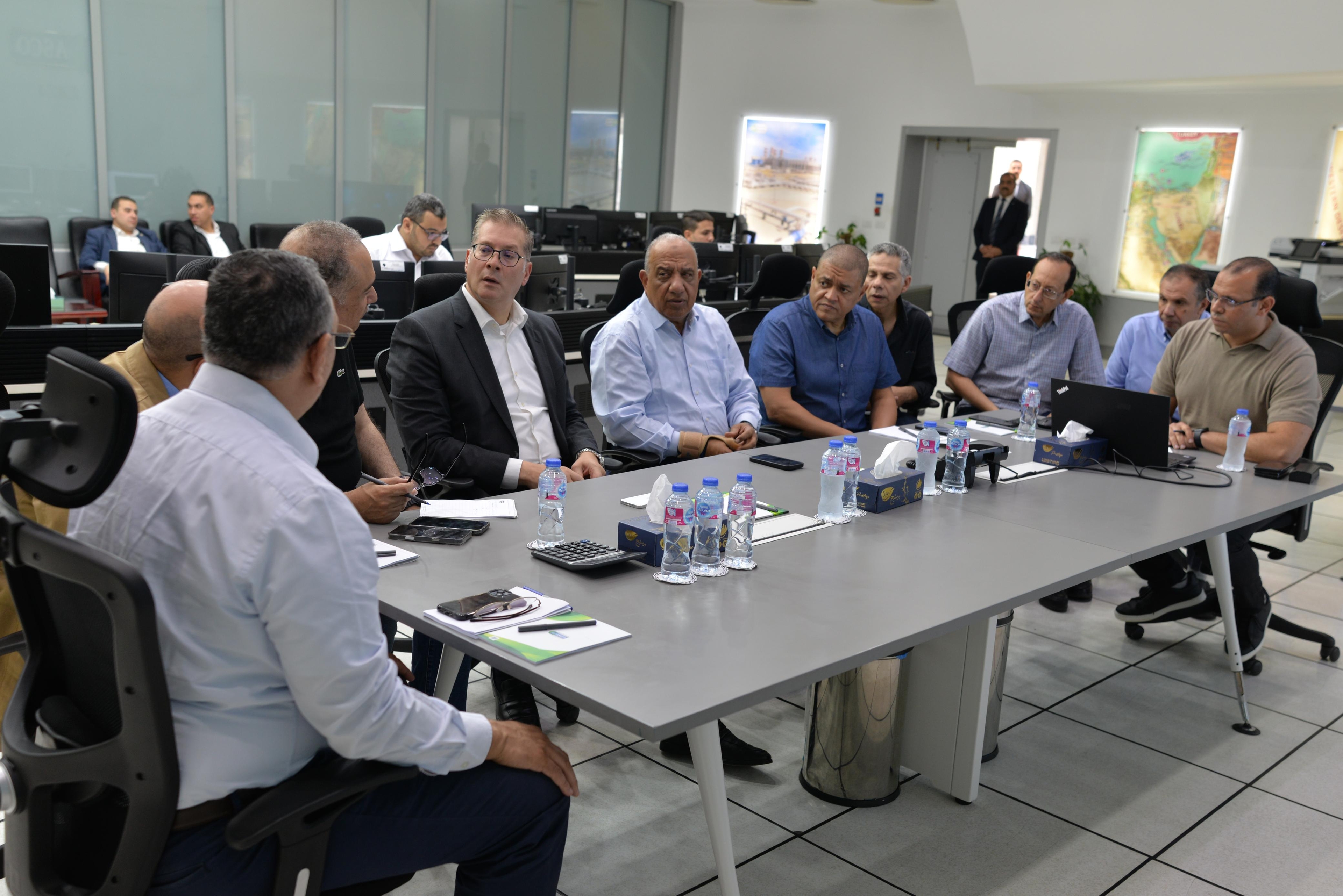 للتأكد من تأمين احتياجات الصيف.. وزيرا البترول والكهرباء يتفقدان مركز التحكم بشبكة الغاز بجاسكو