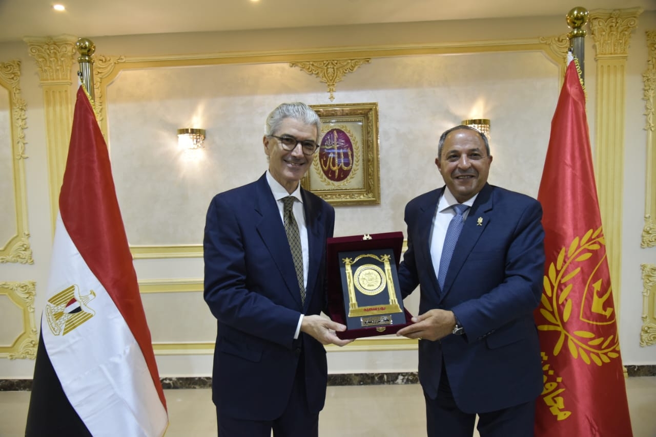 محافظ بورسعيد يبحث مع وفد بعثة الاتحاد الأوروبي سبل التعاون في المشروعات الاستثمارية والتنموية