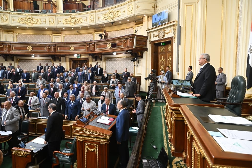 ويقف حدادا على أرواح الضحايا.. «النواب» يفتتح جلسته اليوم ببيانات عاجلة عن حادث المنوفية