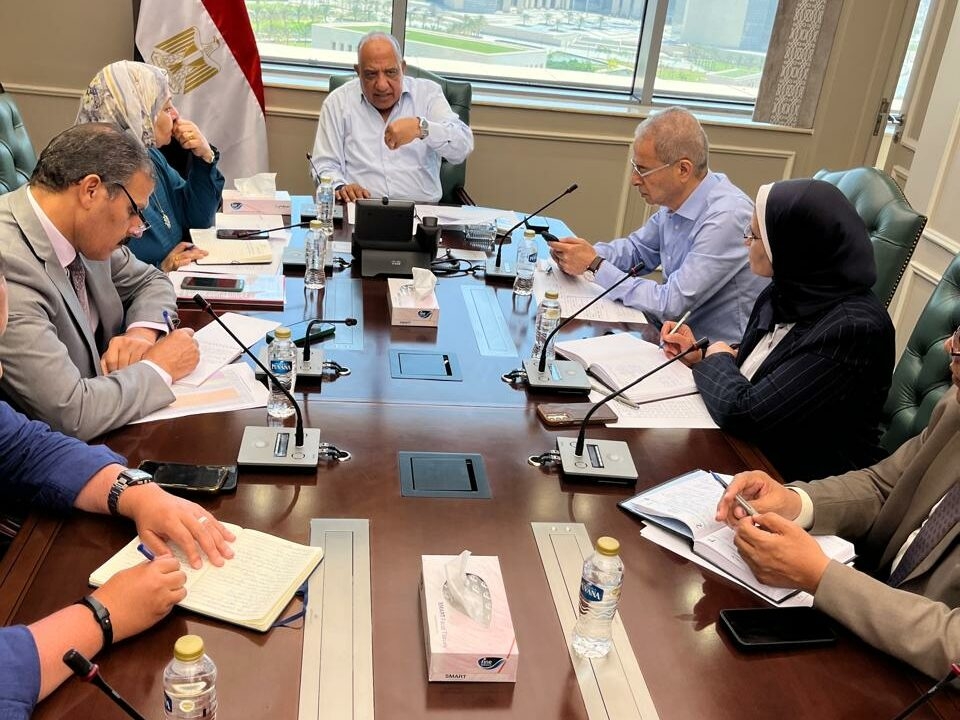 نتيجة للظروف الطارئة بالمنطقة.. «الكهرباء» ترفع درجة الاستعداد القصوى لتأمين الشبكة وتوجيه بزيادة مشاركة «المتجددة»