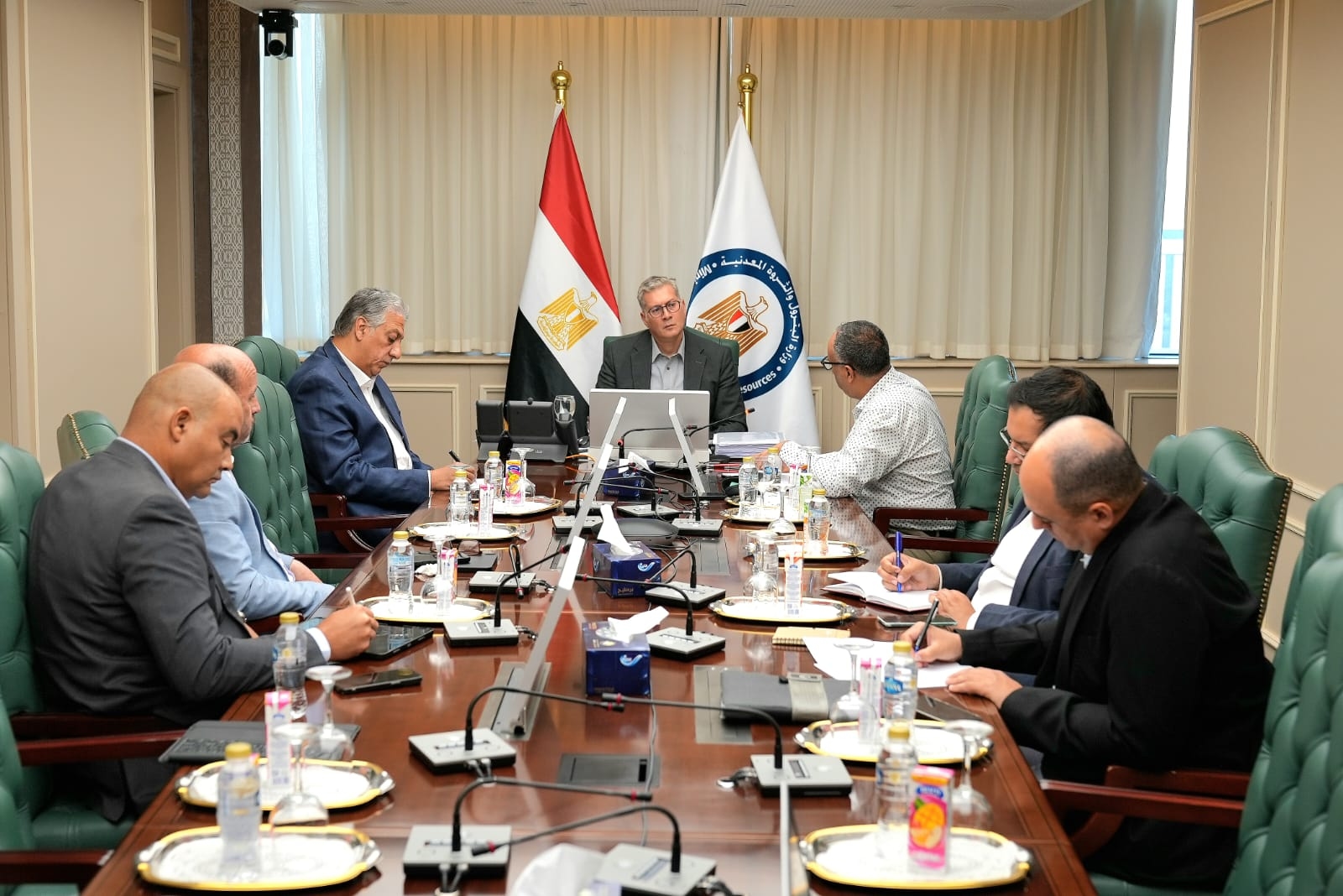 وزير البترول يتابع إجراءات العثور على المفقودين بحادث البارج البحرى بخليج السويس