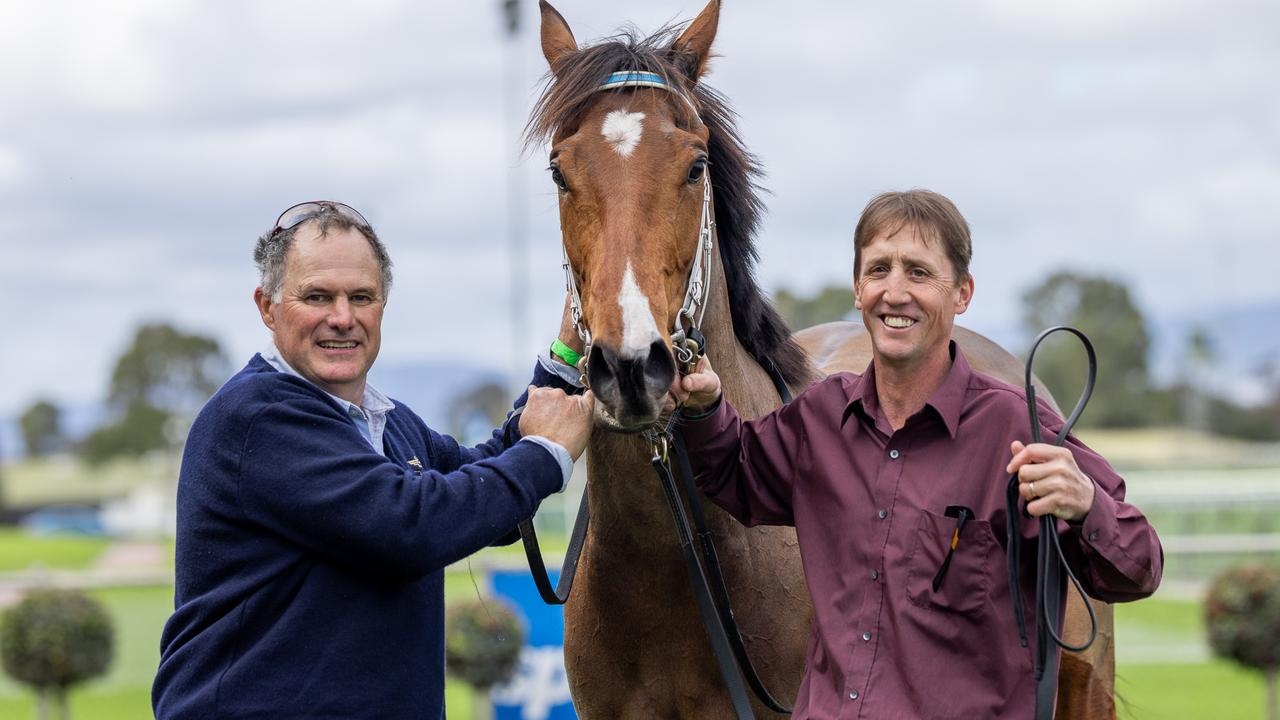 $6000 mare Nextonixs shines for new partners David Jolly and Justin Potter at Morphettville Parks