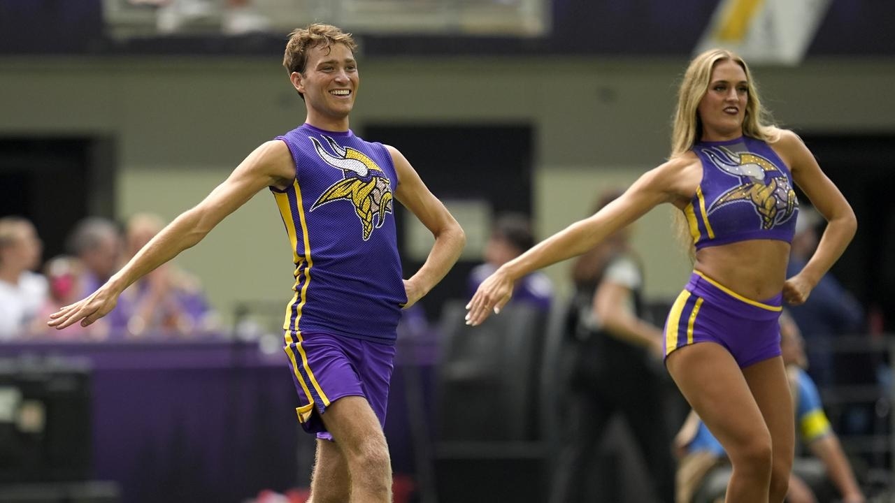 Minnesota Vikings male cheerleaders hit back on social media